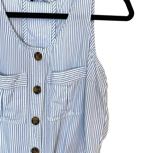 DEX Button Down Cropped Tank with Tie Front - Picture 4 of 10